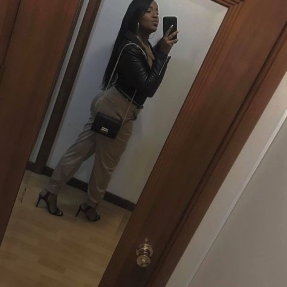 Meet your Posher, Carlaa - Picture 1 of 1